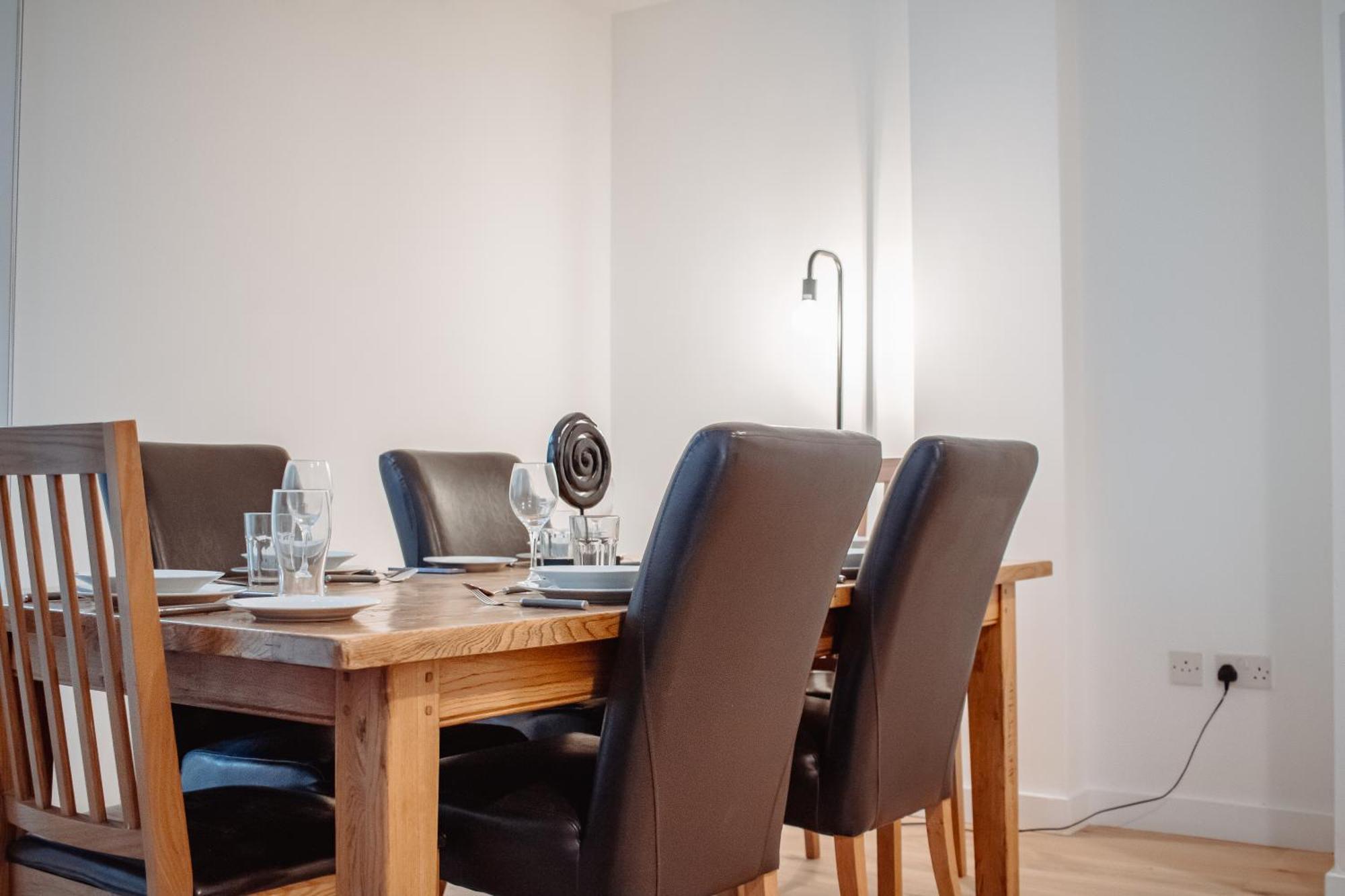 Central & Spacious, Sleeps 8, Perfect For Groups Leeds  Exterior foto
