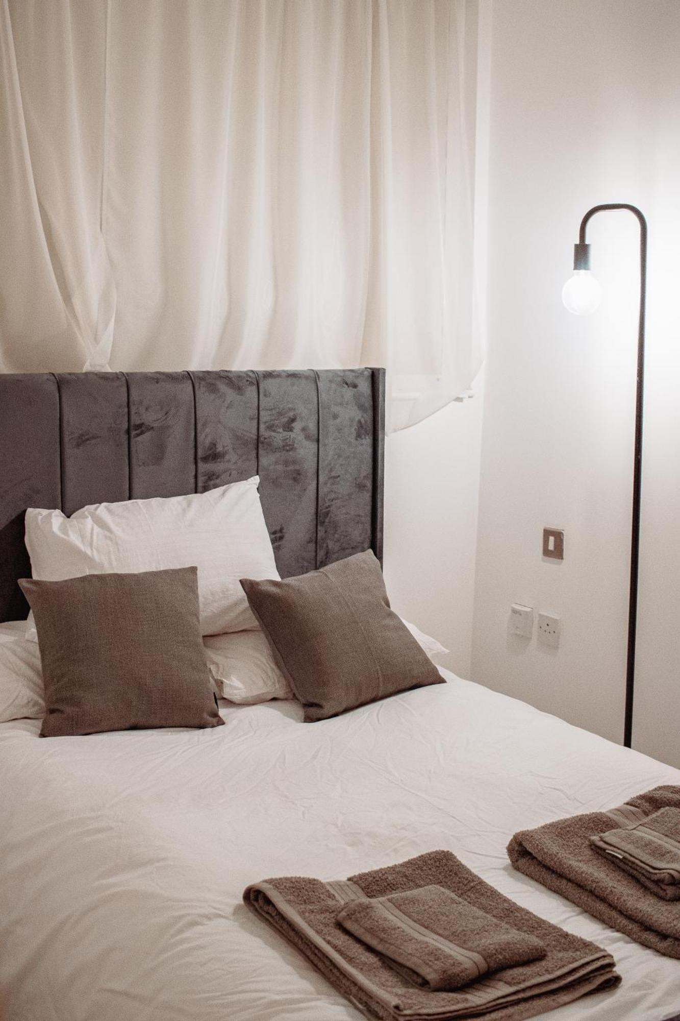 Central & Spacious, Sleeps 8, Perfect For Groups Leeds  Exterior foto